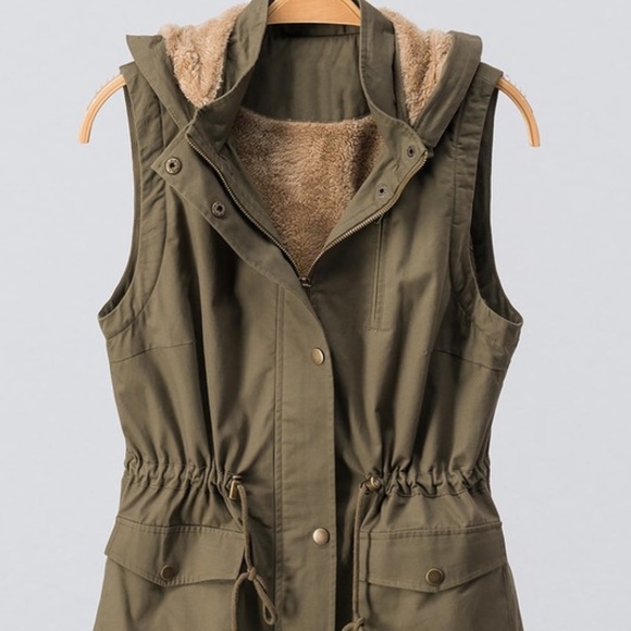 Detached Hoodie Vest - Picture 2 of 6
